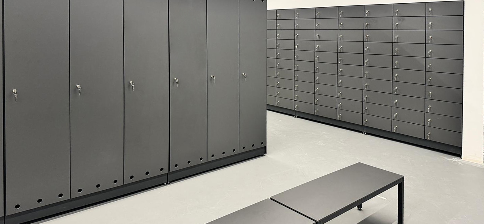 Sanitair en lockers voor een industrieel complex in Heerenveen