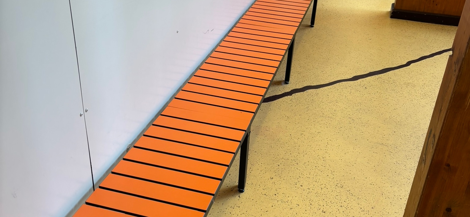 Elektronische lockers en zitbanken voor een scholengemeenschap in Zoetermeer
