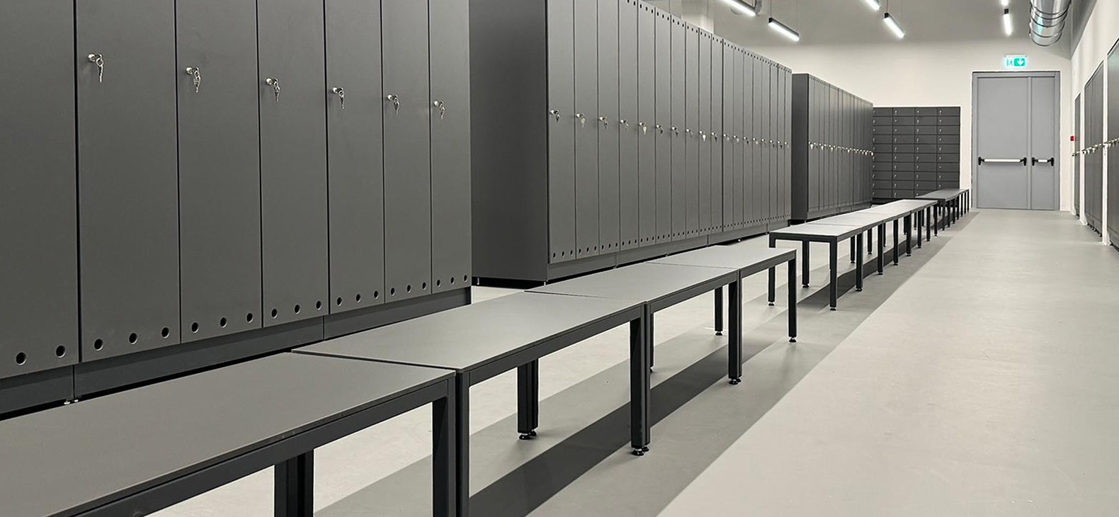 Sanitair en lockers voor een industrieel complex in Heerenveen