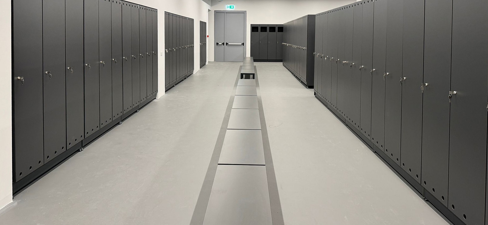 Sanitair en lockers voor een industrieel complex in Heerenveen