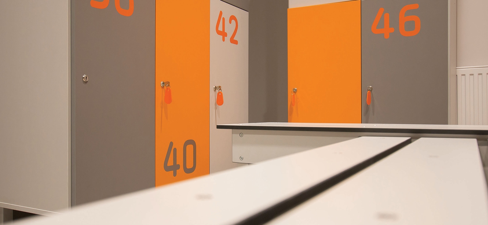 Houten lockers met cilinderslot voor een modern tennis- en sportcentrum in Rotterdam