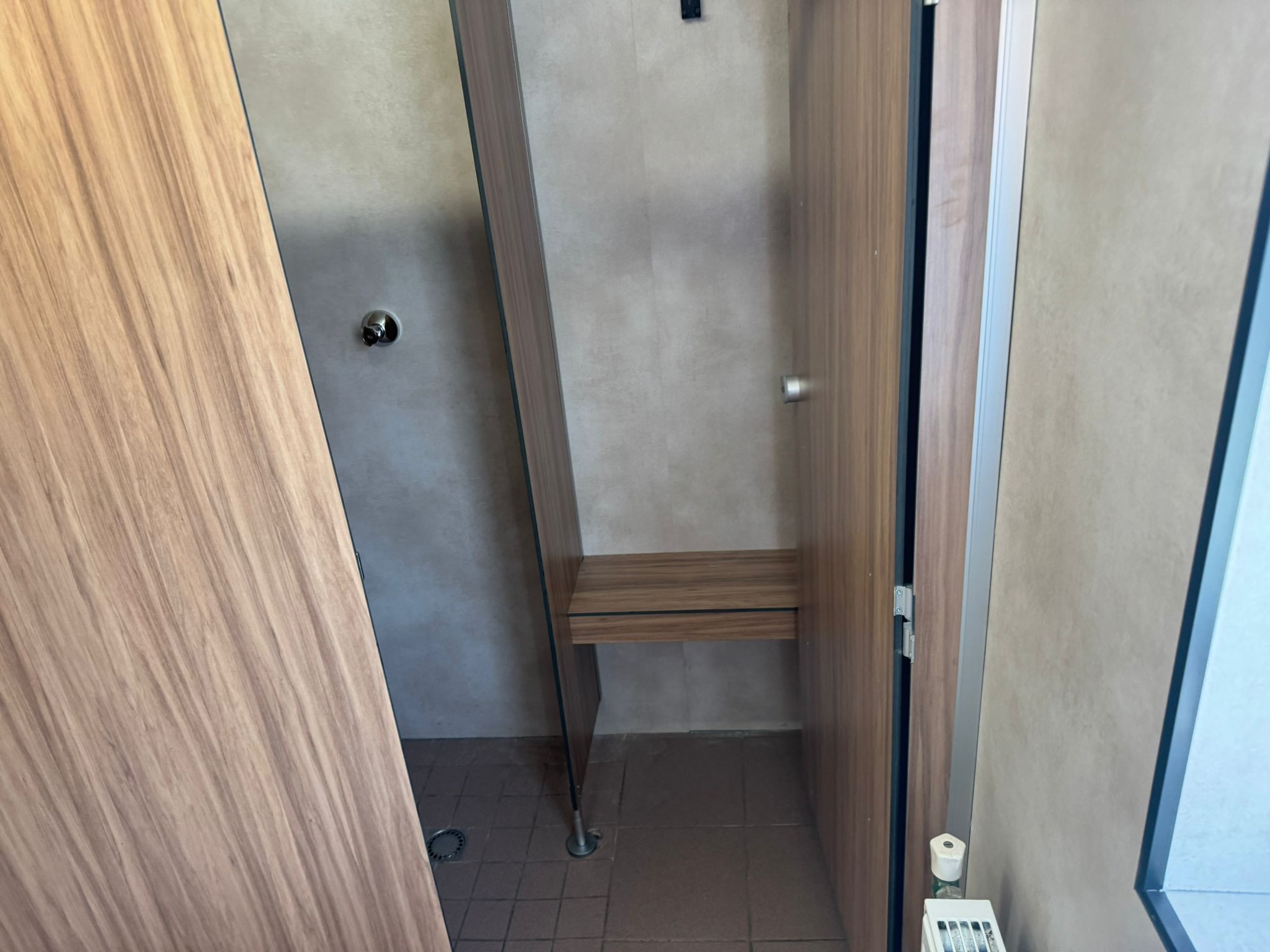 Efficiënte renovatie van douche- en toiletruimtes op Ameland