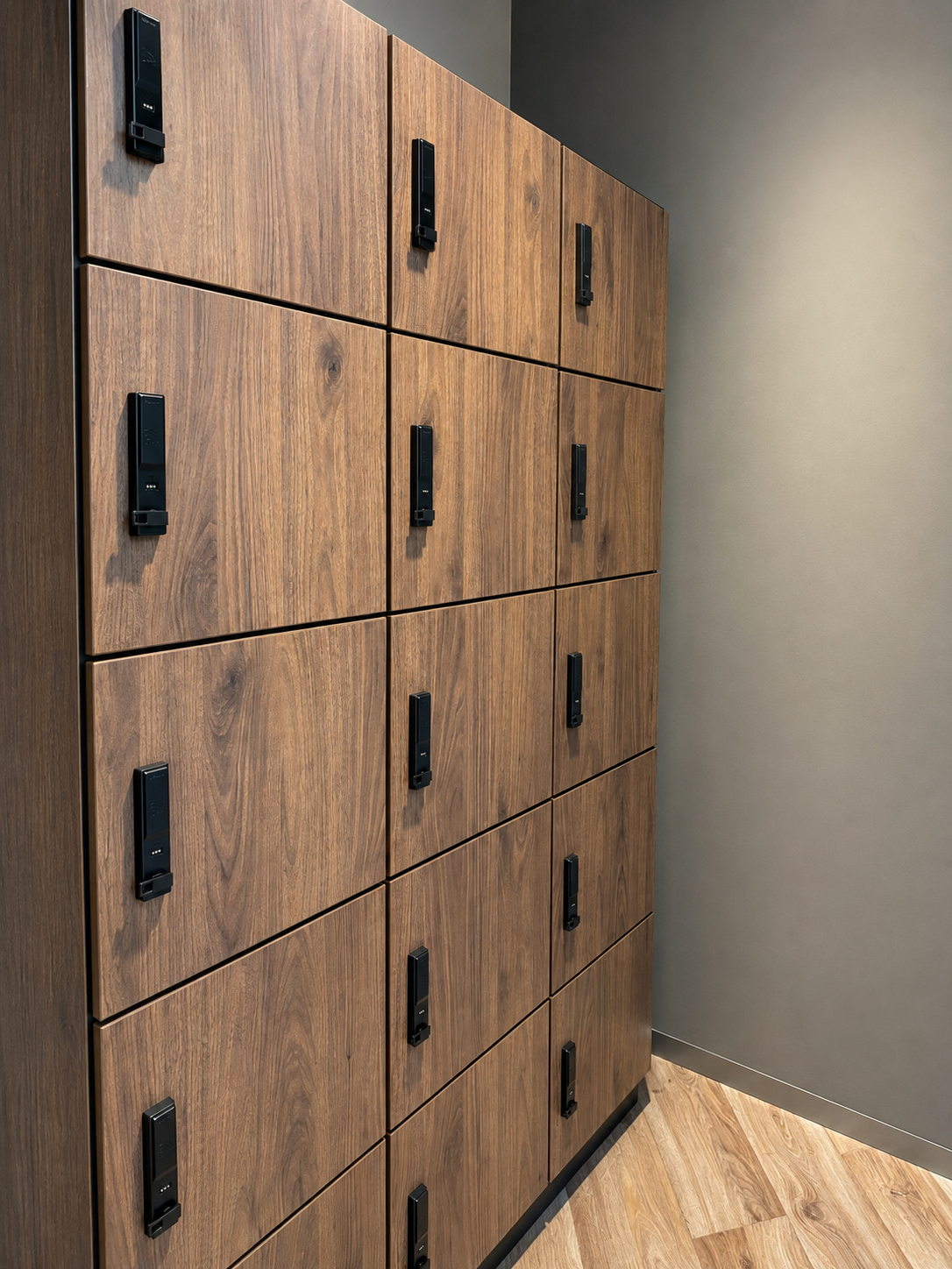 Houten lockers met RFID-sloten voor Chiropractie Aalsmeer