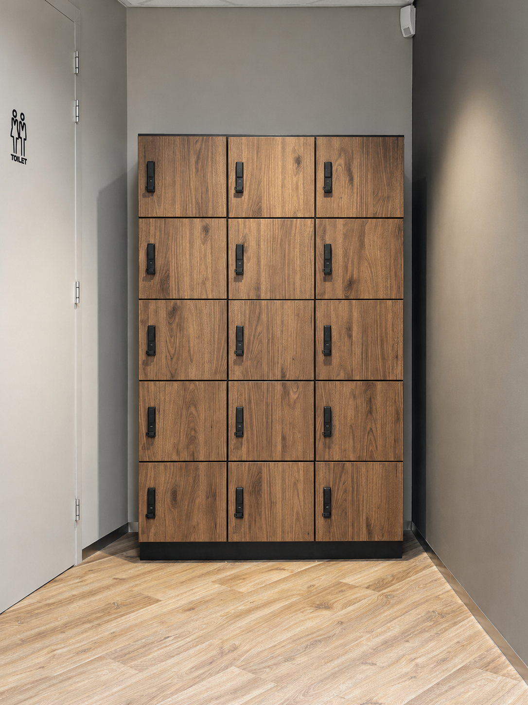 Houten lockers met RFID-sloten voor Chiropractie Aalsmeer
