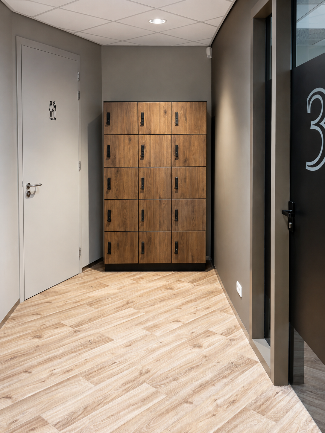 Houten lockers met RFID-sloten voor Chiropractie Aalsmeer